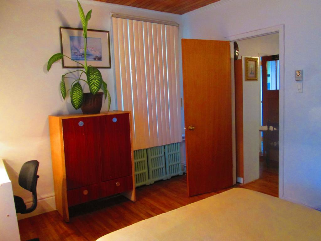 Retro 3-Bedroom Apt By Metro Station - 32 Nights Or More Only Laval Exterior foto